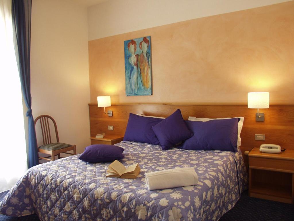 Hotel Marina Torri Del Benaco Quarto foto