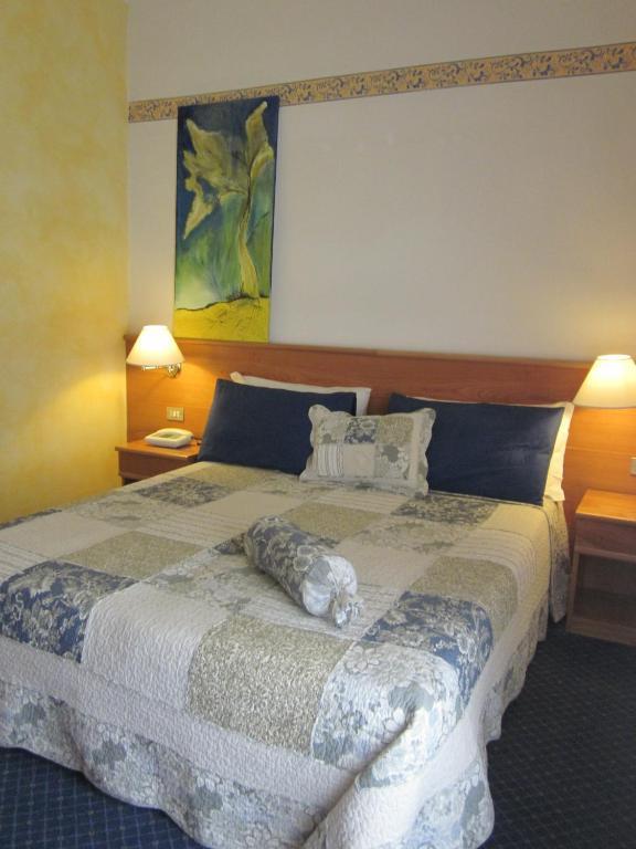 Hotel Marina Torri Del Benaco Quarto foto